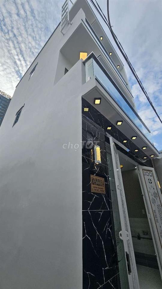 Nhà mới 3 tầng 4 phòng ngủ sổ hồng riêng ở quận 7 ngay trung tâm.