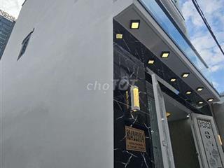 Nhà mới 3 tầng 4 phòng ngủ sổ hồng riêng ở quận 7 ngay trung tâm.