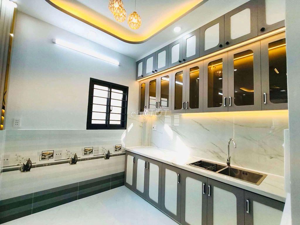 Nhà mới 3 tầng 4 phòng ngủ sổ hồng riêng ở quận 7 ngay trung tâm.