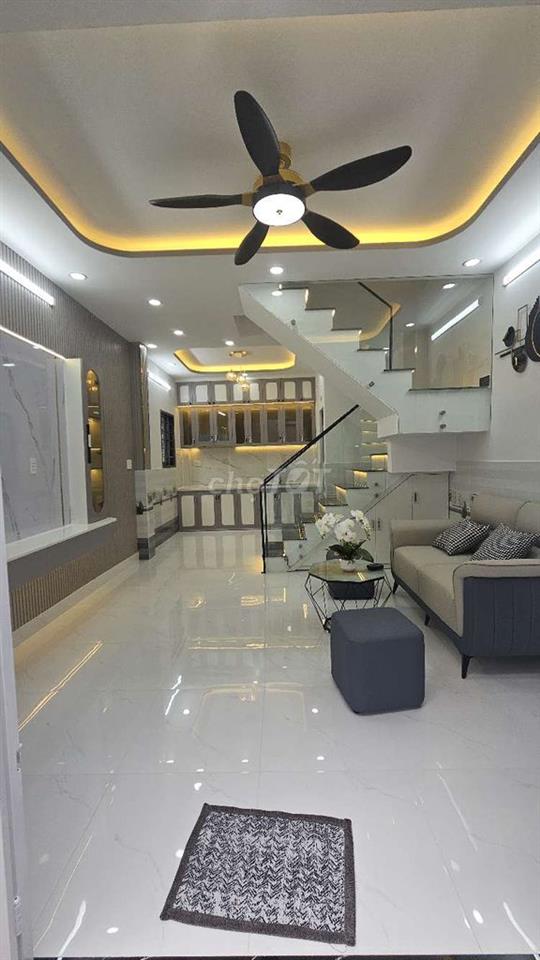Nhà mới 3 tầng 4 phòng ngủ sổ hồng riêng ở quận 7 ngay trung tâm.
