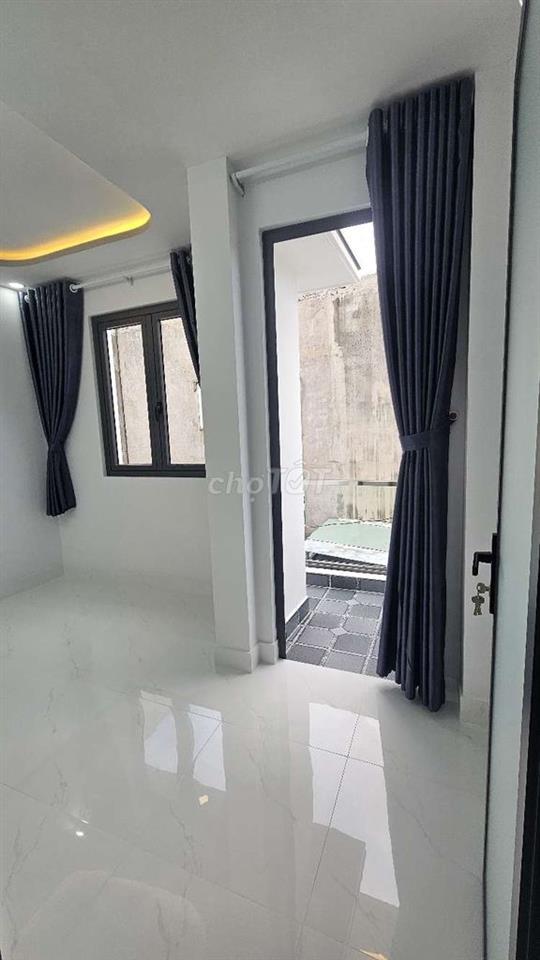 Nhà mới 3 tầng 4 phòng ngủ sổ hồng riêng ở quận 7 ngay trung tâm.