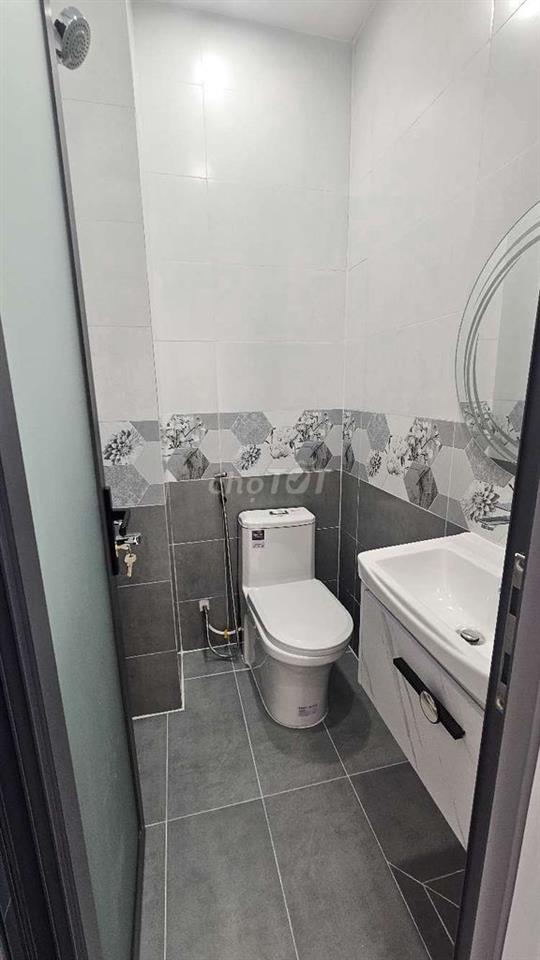 Nhà mới 3 tầng 4 phòng ngủ sổ hồng riêng ở quận 7 ngay trung tâm.