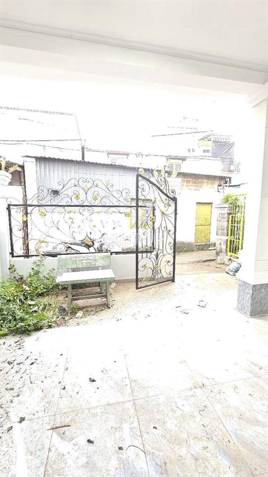 Nhà 6 x 15M. 1 lầu 4 phòng ngủ Ngay ủy ban Huyện Nhà bè.