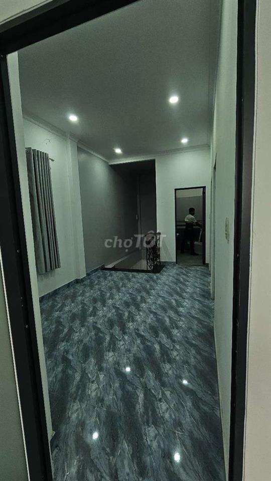 Nhà 6 x 15M. 1 lầu 4 phòng ngủ Ngay ủy ban Huyện Nhà bè.