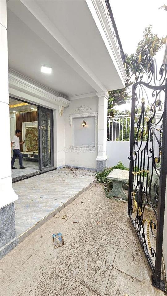 Nhà 6 x 15M. 1 lầu 4 phòng ngủ Ngay ủy ban Huyện Nhà bè.