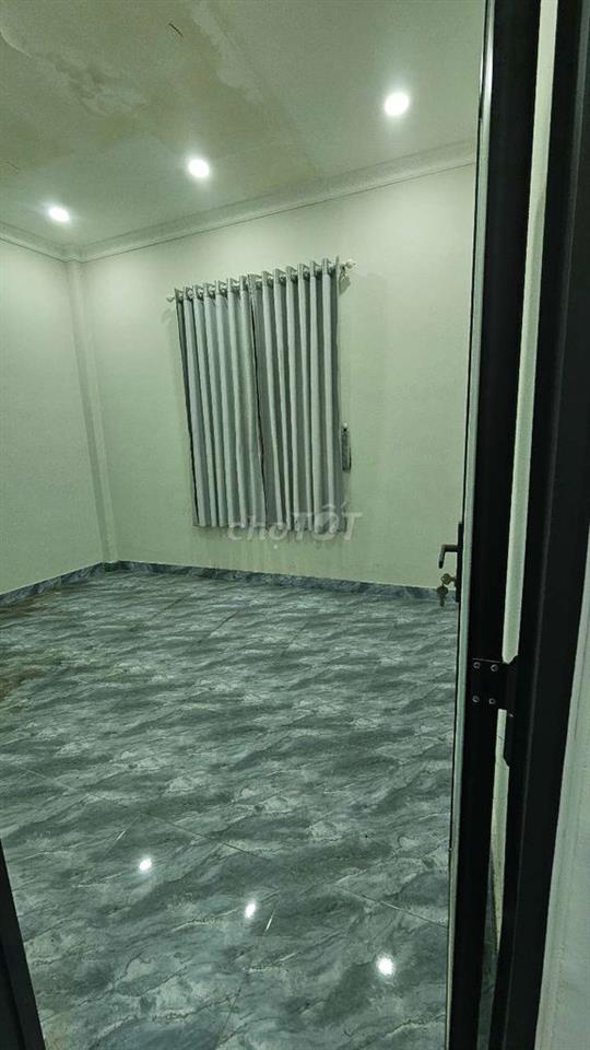 Nhà 6 x 15M. 1 lầu 4 phòng ngủ Ngay ủy ban Huyện Nhà bè.