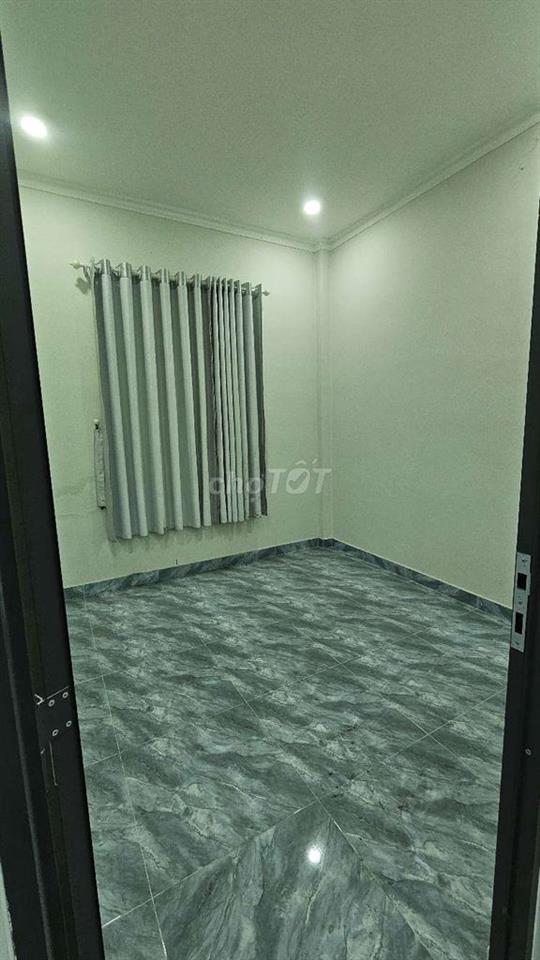 Nhà 6 x 15M. 1 lầu 4 phòng ngủ Ngay ủy ban Huyện Nhà bè.