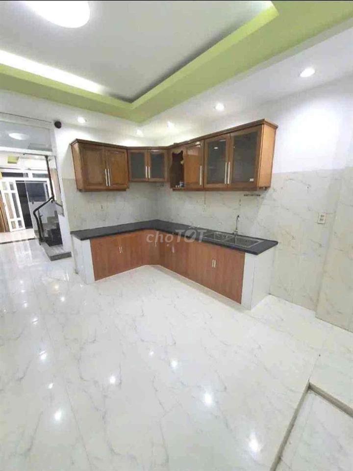 3 tầng , 4pn đường phạm thế hiển Q8