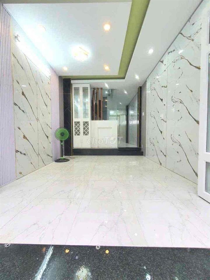 3 tầng , 4pn đường phạm thế hiển Q8