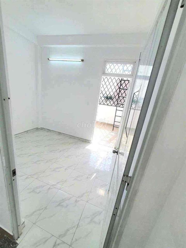 3 tầng , 4pn đường phạm thế hiển Q8