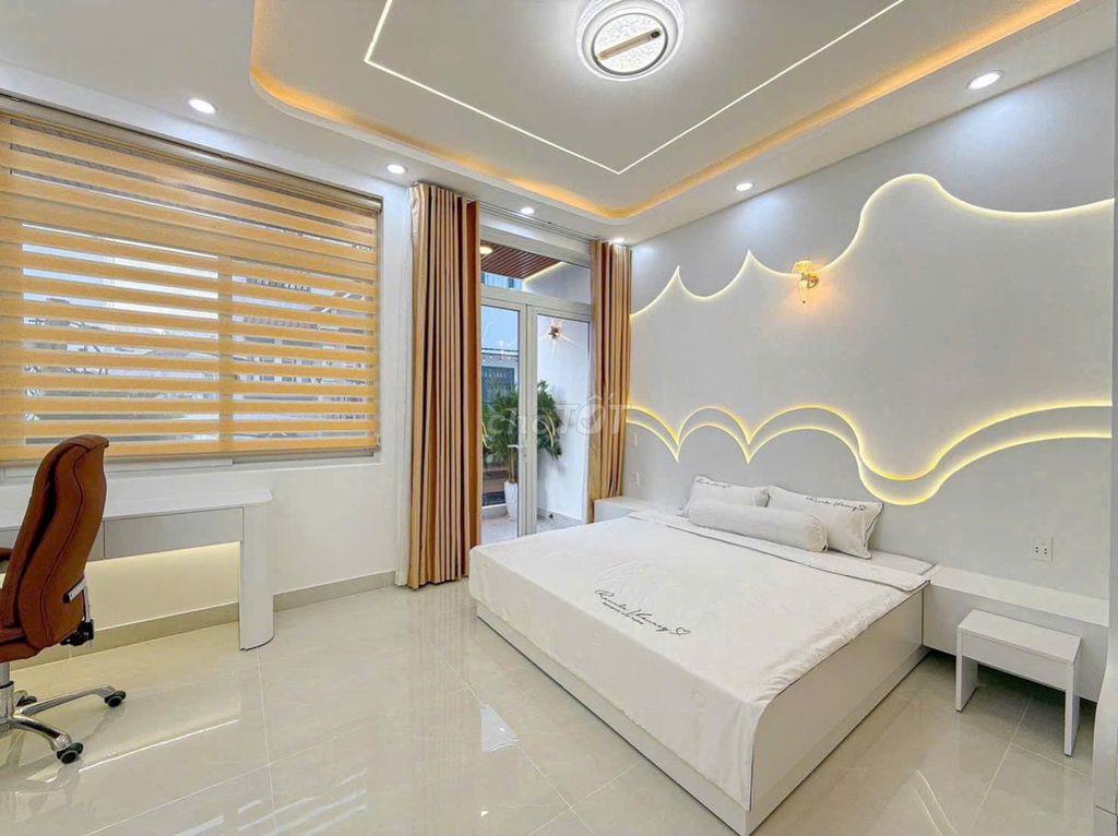 NHÀ 3 TẦNG - CẠNH PHÚ MỸ HƯNG - XE HƠI TRONG NHÀ - 57M2 - NHỈNH 9 TỈ 
