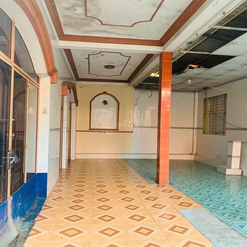 Bán đất tặng nhà cấp 4, mặt ngang khủng 11.5m, 2 mặt thoáng, 180m2