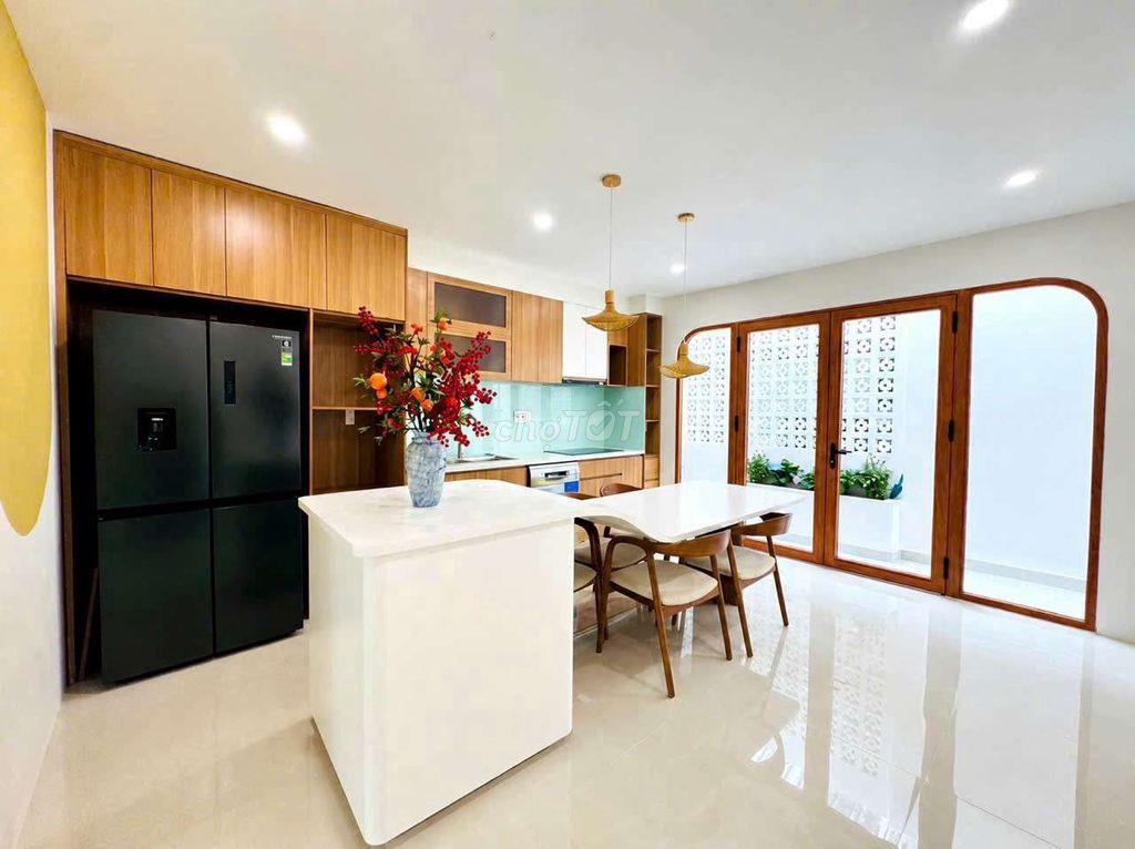 Nhà hai mới mặt tiền giáp phú mỹ hưng