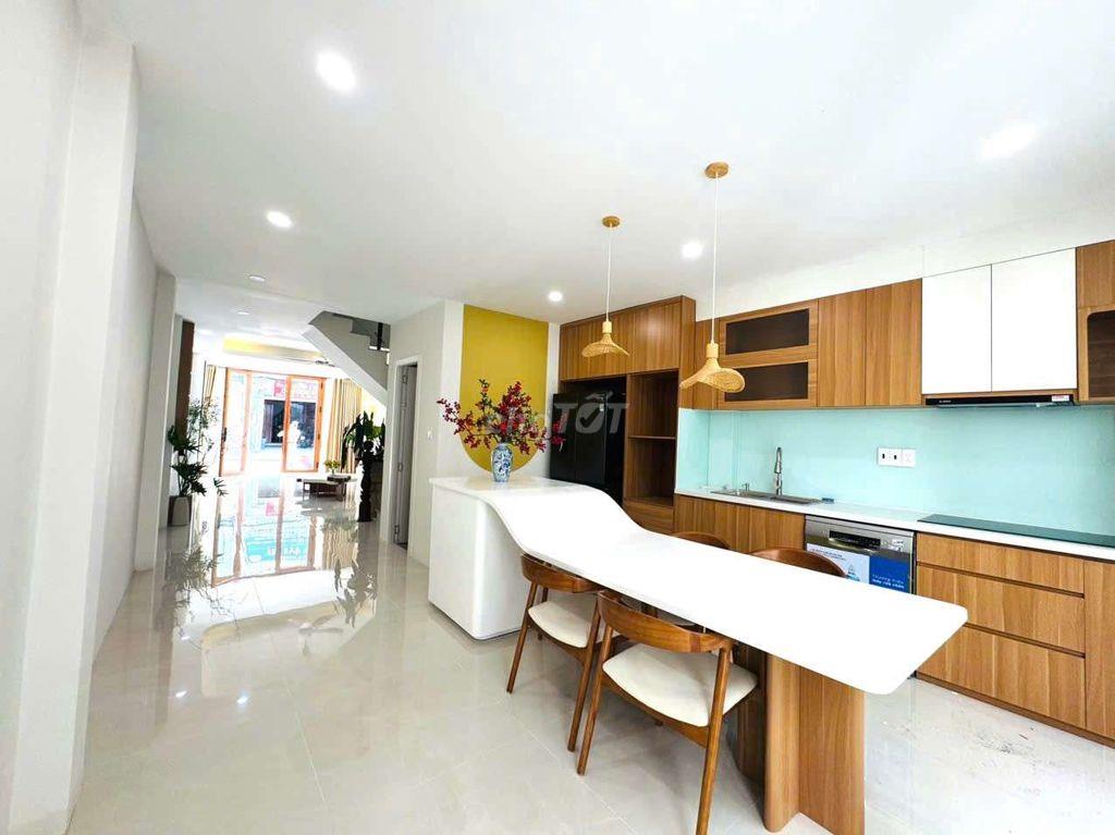 Nhà hai mới mặt tiền giáp phú mỹ hưng