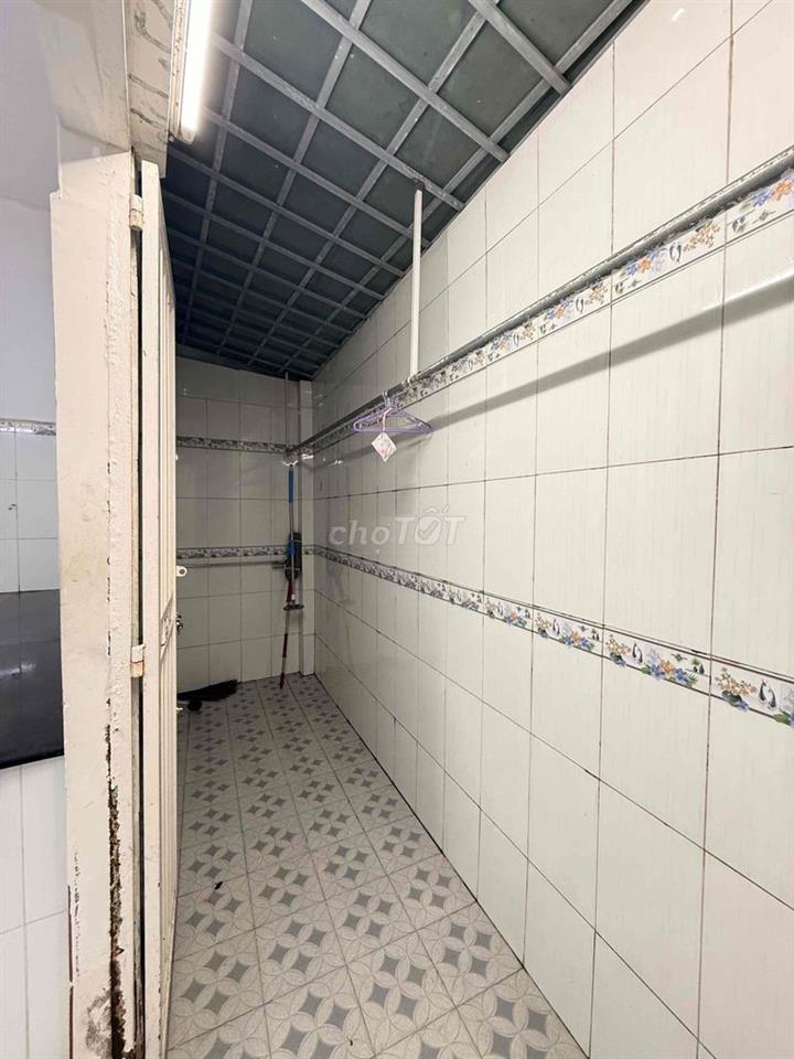 🟣🟣🟣🟣 NHÀ HẺM XE HƠI 5 x 16M Ở LIỀN GIÁ 8 🟣🟣🟣