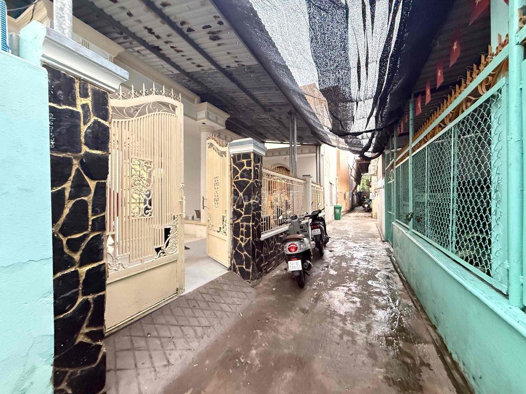 🟣🟣🟣🟣NHÀ CẤP 4 SÂN RỘNG 9 x 15M Ở LIỀN HẺM 1716 🟣🟣🟣🟣
