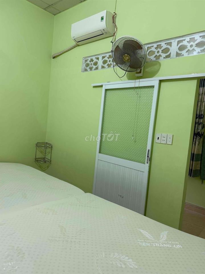 Cho thue nha nguyen can , đầy đủ tiện nghi
