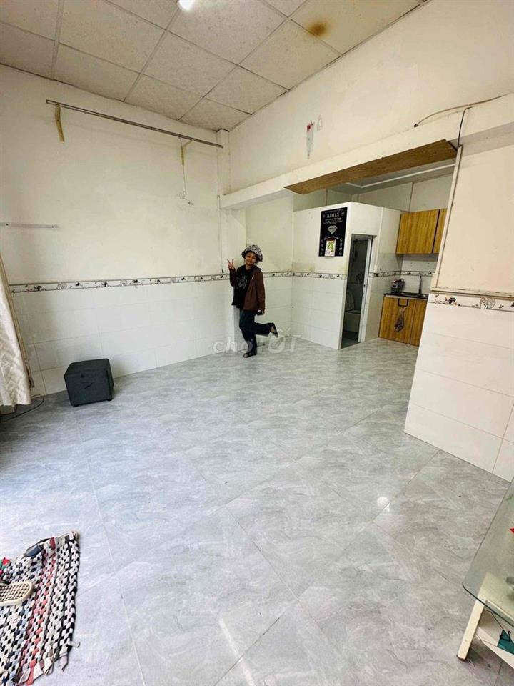 cho thuê nhà, mặt tiền hẻm 8m, siêu đông dân