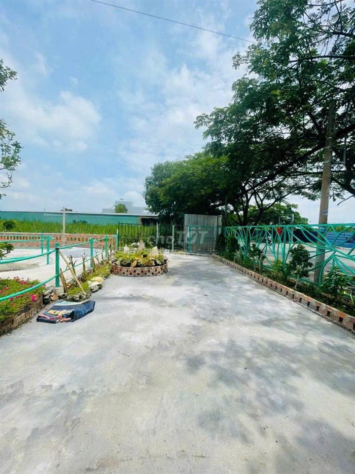 đất làm kho bãi nguyễn bình lê văn lương