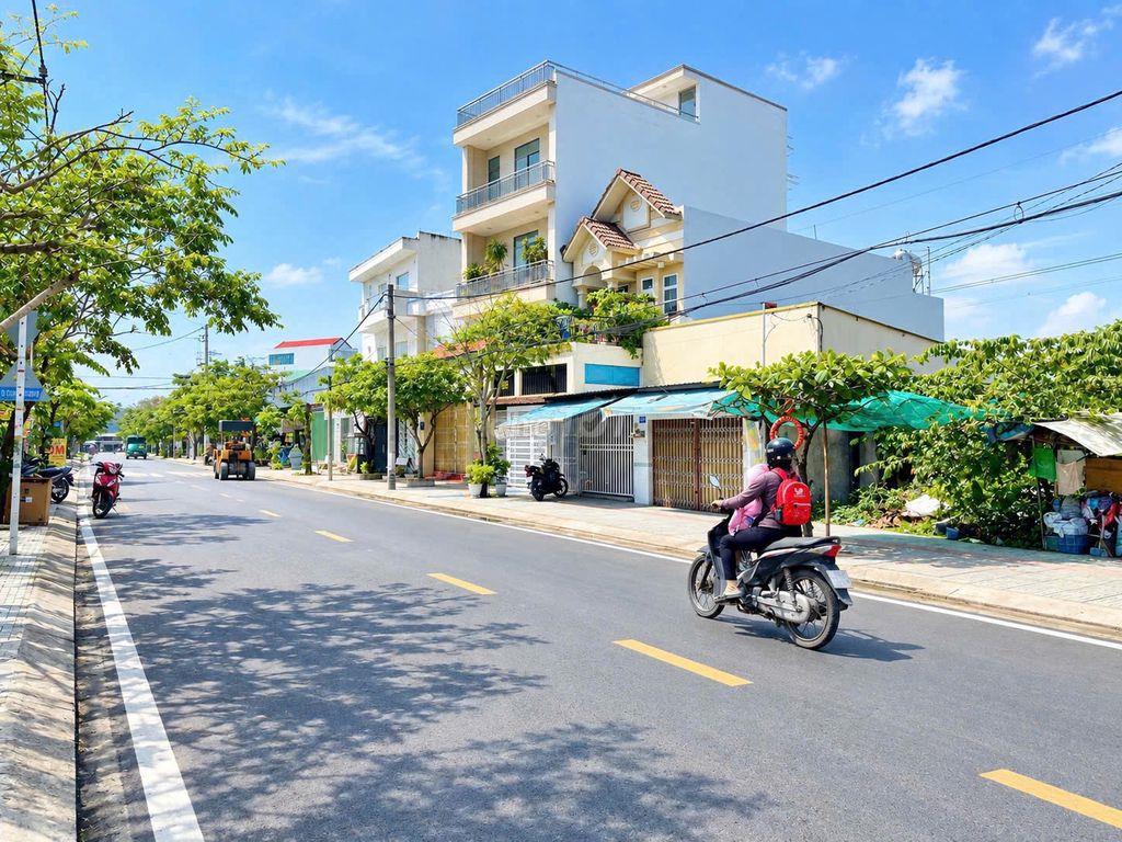 Ngộp bán 117m2, sổ hồng riêng, đường xe hơi, Nguyễn Bình chỉ 2.95 tỷ