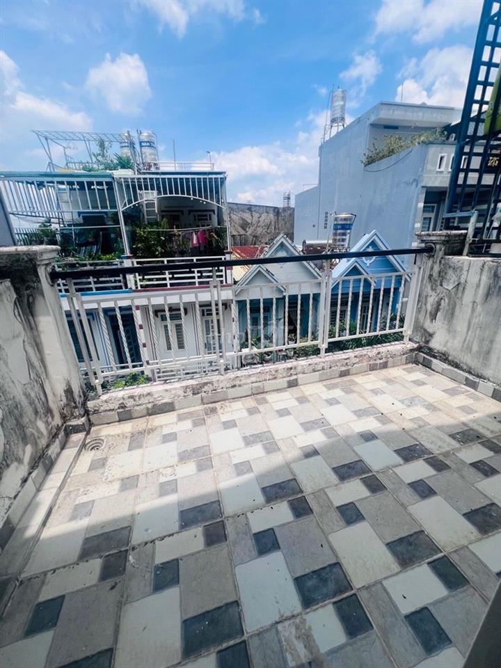 2,9 tỷ nhà 3 tầng 4PN hxh đổ cửa Lê Văn Lương, Nhà Bè