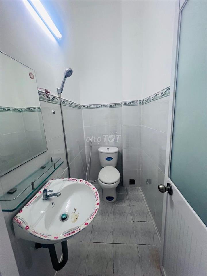 2,9 tỷ nhà 3 tầng 4PN hxh đổ cửa Lê Văn Lương, Nhà Bè