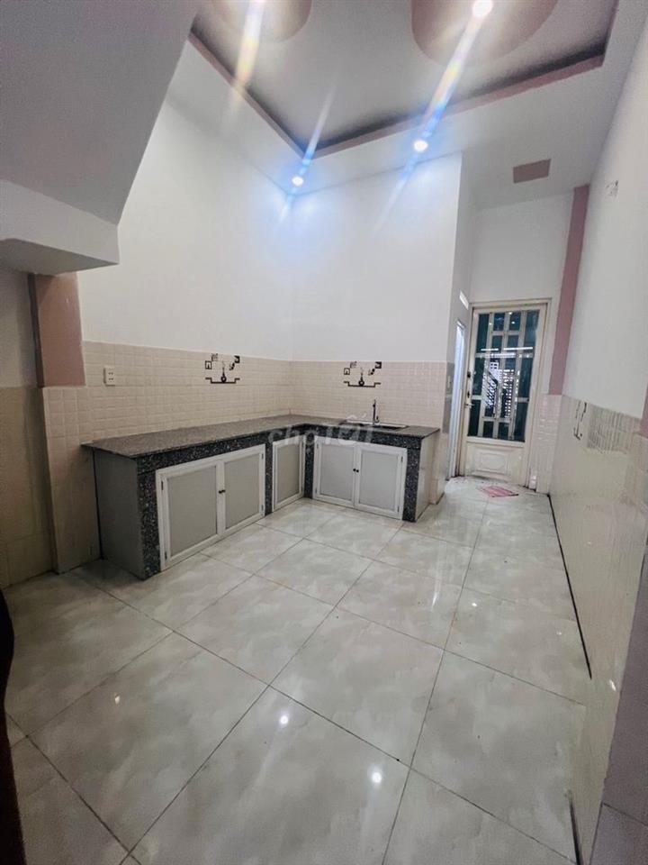 2,9 tỷ nhà 3 tầng 4PN hxh đổ cửa Lê Văn Lương, Nhà Bè