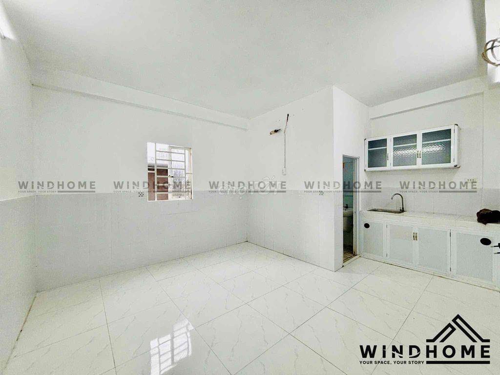 Phòng Rộng Cửa Sổ Trời Thoáng - Gần TDT, Phú Mỹ Hưng, OU, Lotte
