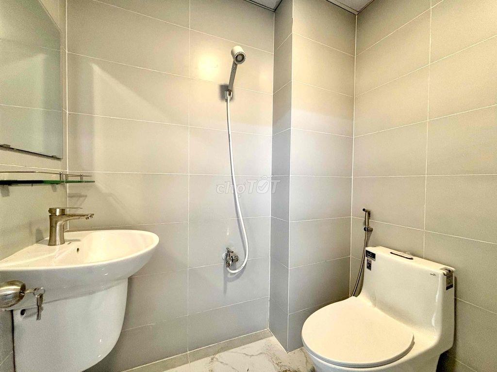 Phòng Cửa Sổ To Kế bên TDT OU Nguyễn Hữu Thọ Lotte