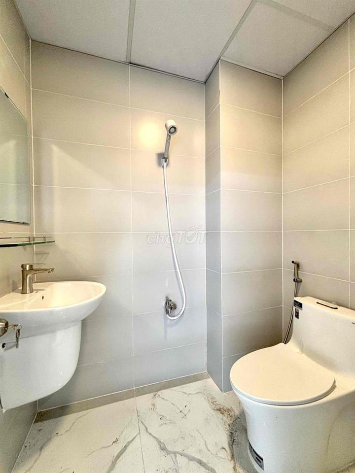 Phòng Cửa Sổ To Kế bên TDT OU Nguyễn Hữu Thọ Lotte