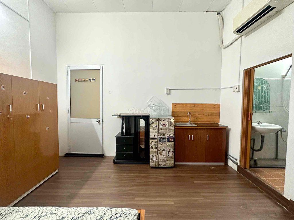 Phòng Full Nội Thất Cửa Sổ To - Gần UFM Và TDT Tiện qua quận Trung Tâm
