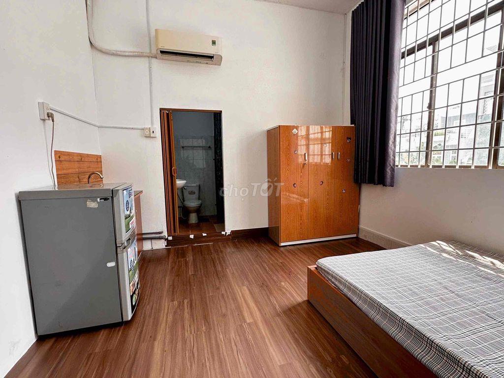 Phòng Full Nội Thất Cửa Sổ To - Gần UFM Và TDT Tiện qua quận Trung Tâm