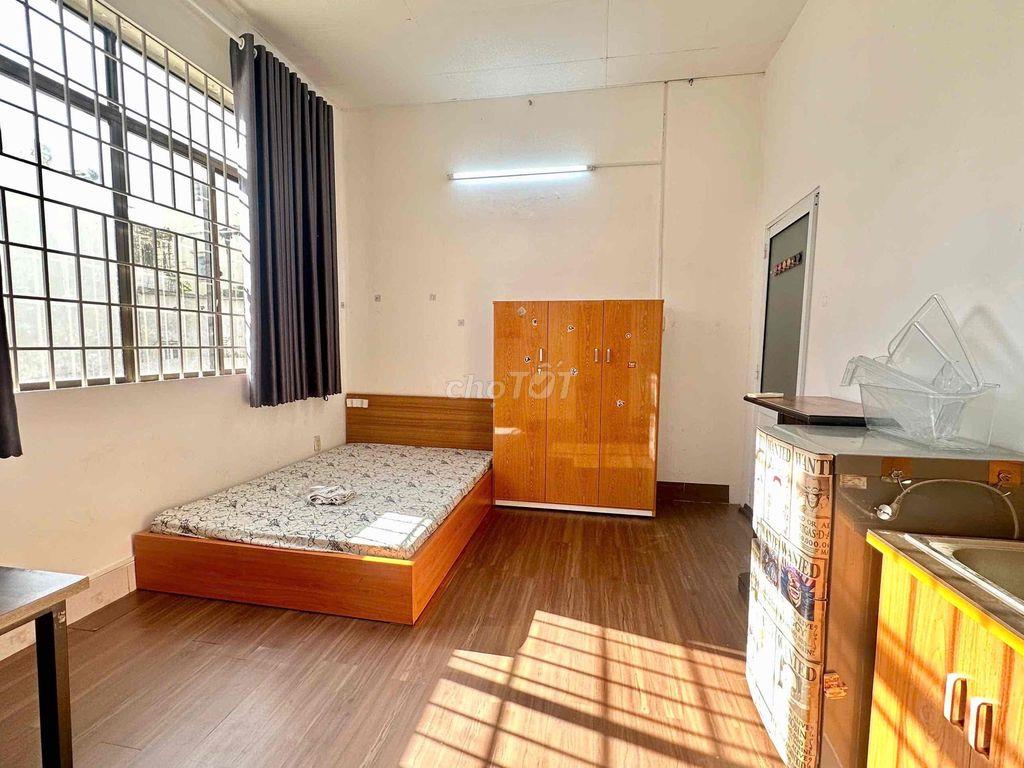 Phòng Full Nội Thất Cửa Sổ To - Gần UFM Và TDT Tiện qua quận Trung Tâm