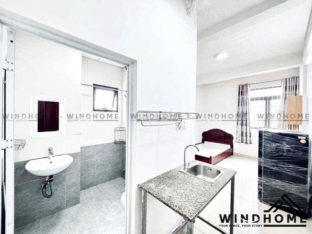 Phòng Full Nội Thất Cửa Sổ Trời Gần TDT OU TNMT RMIT Gần Lotte