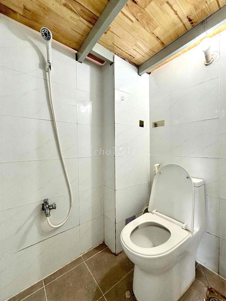 PHÒNG ĐẸP CÓ BAN CÔNG GẦN UFM TDT TIỆN QUA Q4 KCX - AI UNG IB EM LIỀN