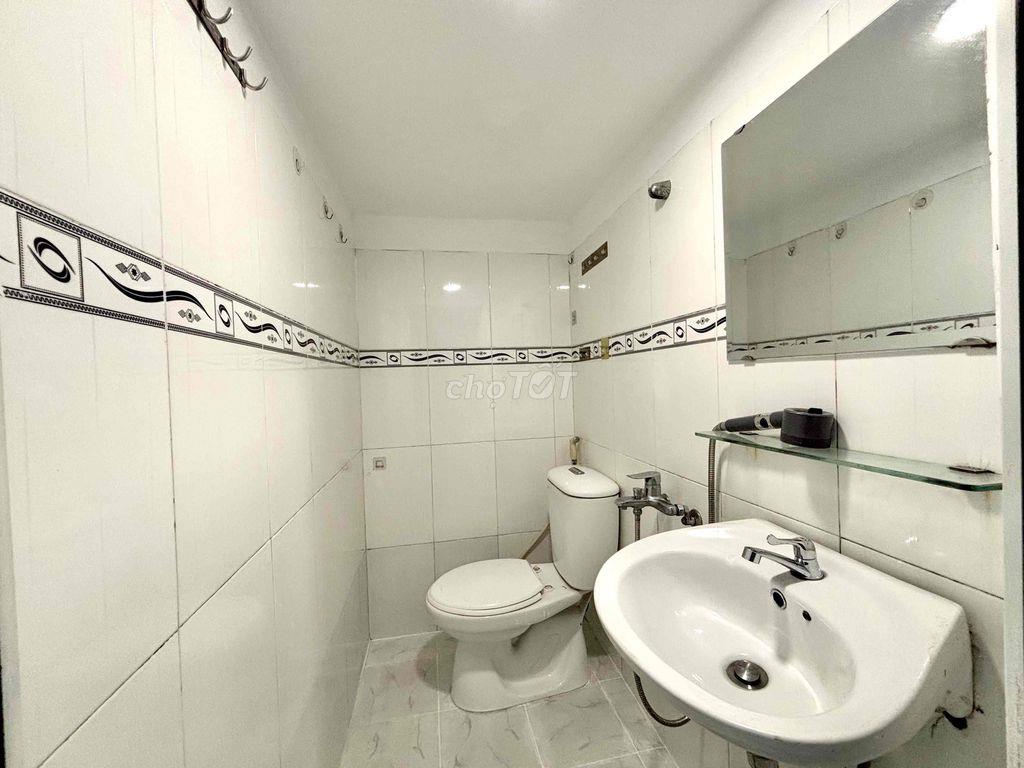 Phòng Full NT TRỆT Siêu Rộng 40m2 Máy Giặt Riêng - Gần UFM KCX Quận 4