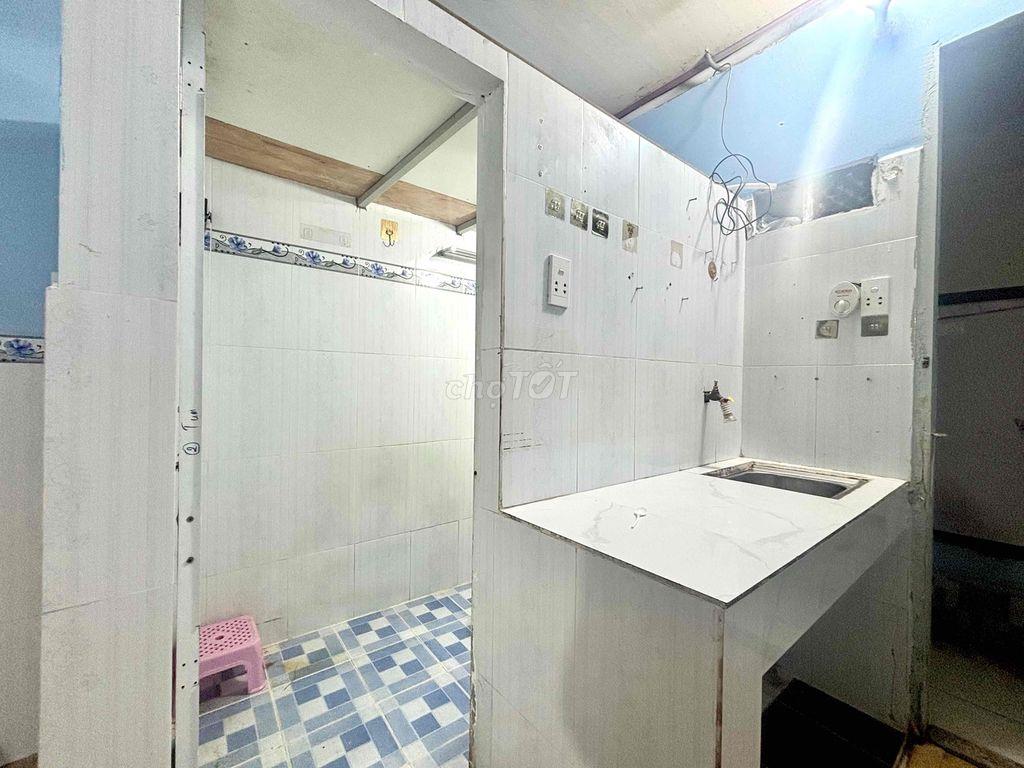 PHÒNG GÁC LỐI ĐI BAN CÔNG THANG MÁY - KẾ BÊN TDT ĐH CẢNH SÁT LOTTE