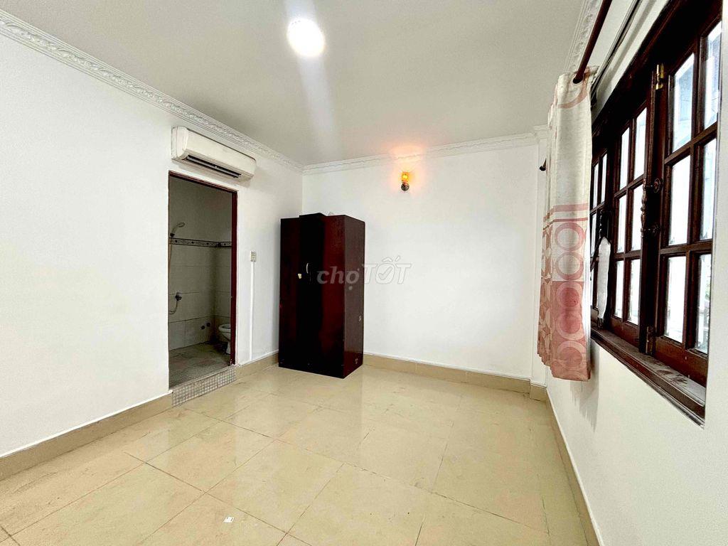 PHÒNG BAN CÔNG CỬA SỔ SIÊU TO - GẦN UFM TDT LOTTE QUẬN 4 QUẬN 8 QUẬN 5