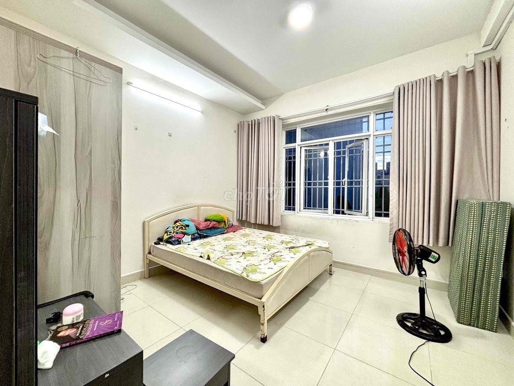 PHÒNG CỦA SỔ TO SÂN SIÊU THOÁNG - KẾ BÊN LOTTE TÂN PHONG TDT RIMT PMH