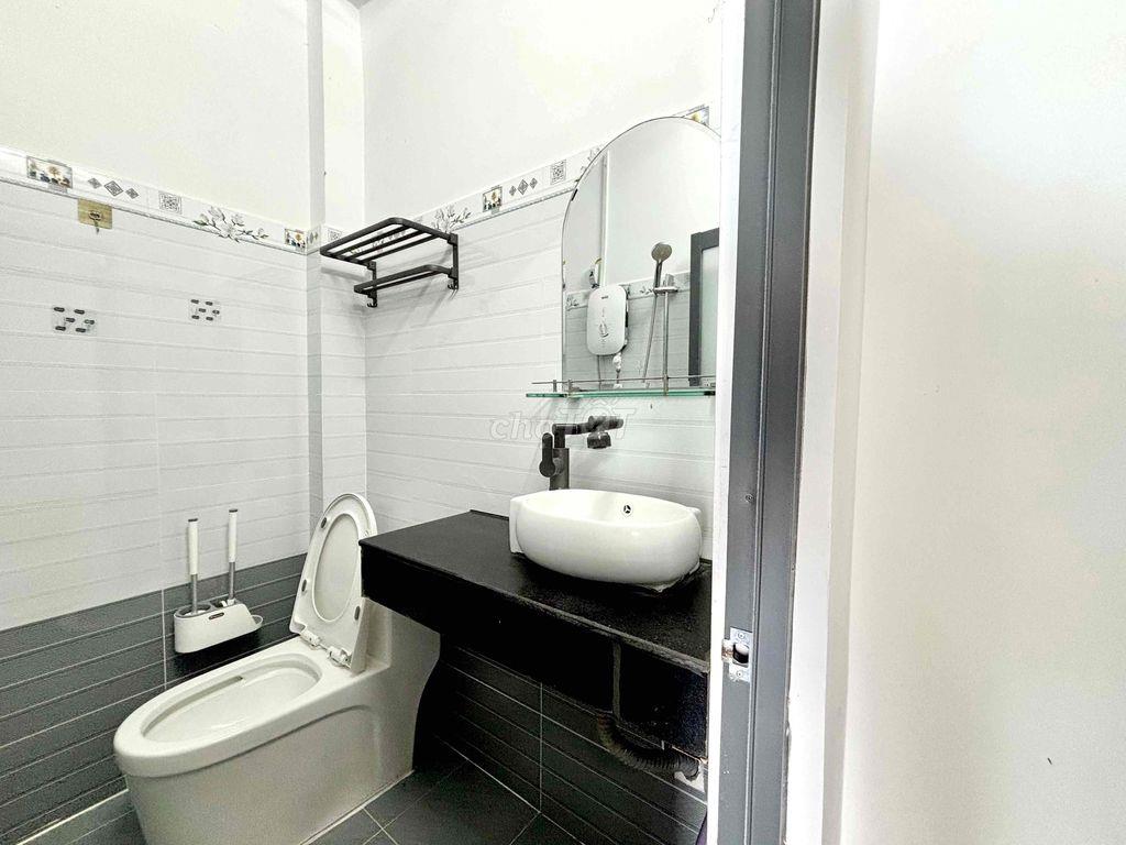 GÁC BAN CÔNG SIÊU THOÁNG CÓ GIẶT SẤY NÓNG - GẦN UFM KCX PHÚ MỸ HƯNG Q4