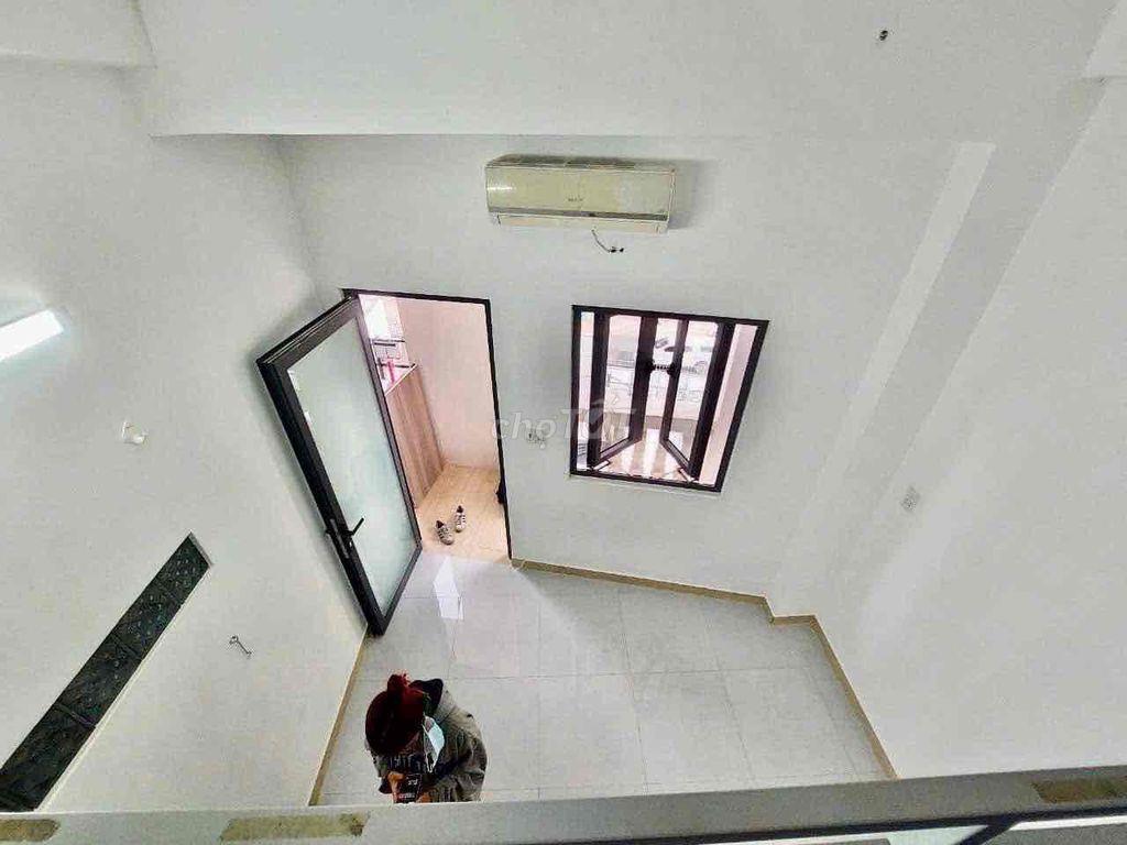 CHO THUÊ PHÒNG TRUNG TÂM QUẬN 7 BAN CÔNG CỬA SỔ FULL NỘI THẤT