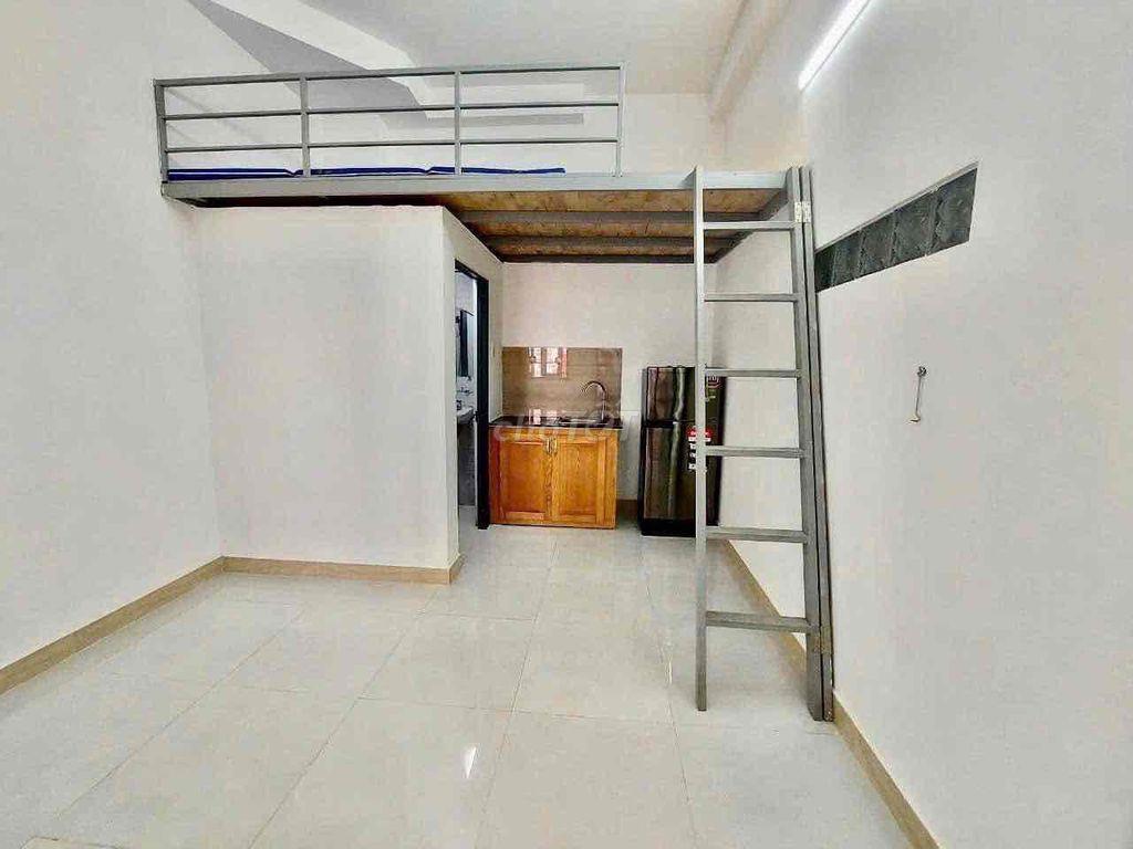 CHO THUÊ PHÒNG TRUNG TÂM QUẬN 7 BAN CÔNG CỬA SỔ FULL NỘI THẤT