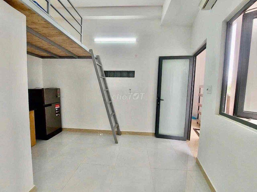 CHO THUÊ PHÒNG TRUNG TÂM QUẬN 7 BAN CÔNG CỬA SỔ FULL NỘI THẤT