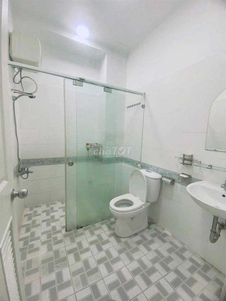 Phòng full nt cách TDT 5 phút đi xe