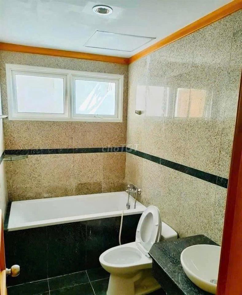 Phòng full nt cách TDT 5 phút đi xe