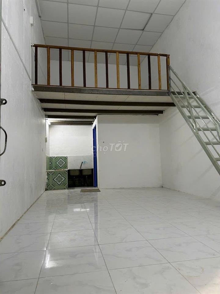 Còn  1 phòng trọ có gác, không chung chủ