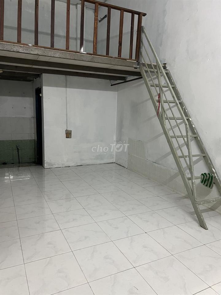 Còn  1 phòng trọ có gác, không chung chủ