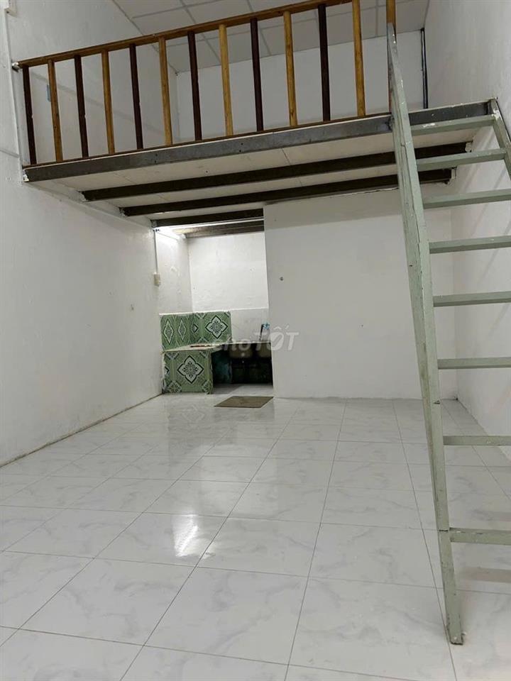 Còn  1 phòng trọ có gác, không chung chủ