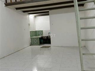 Còn  1 phòng trọ có gác, không chung chủ