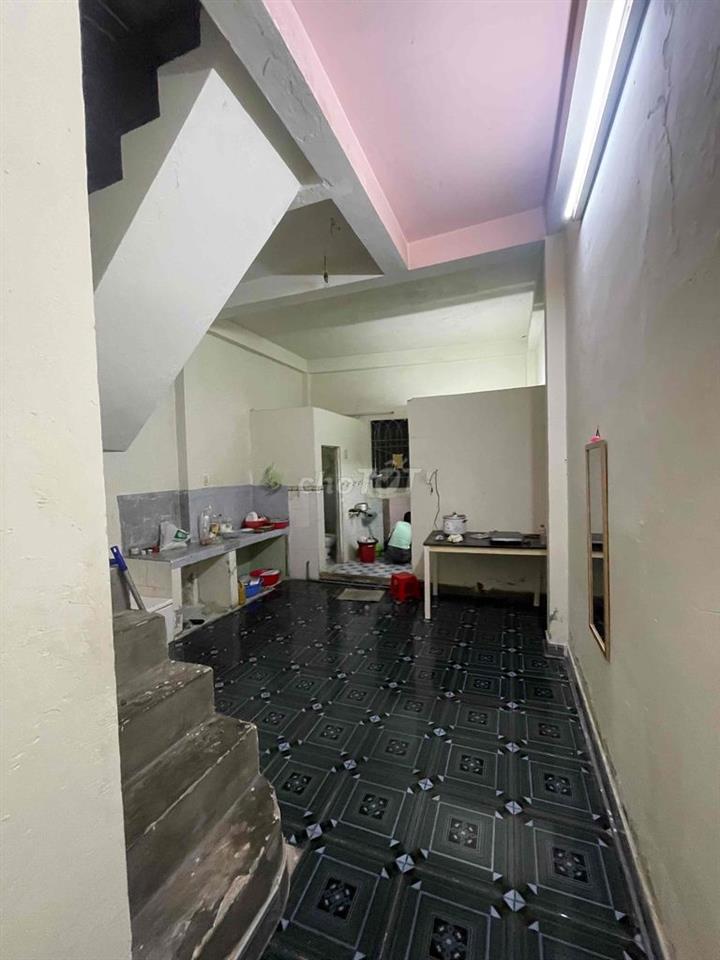 cho thuê khu phía sau nhà nguyên căn mặt tiền đường Nguyển Văn Tạo